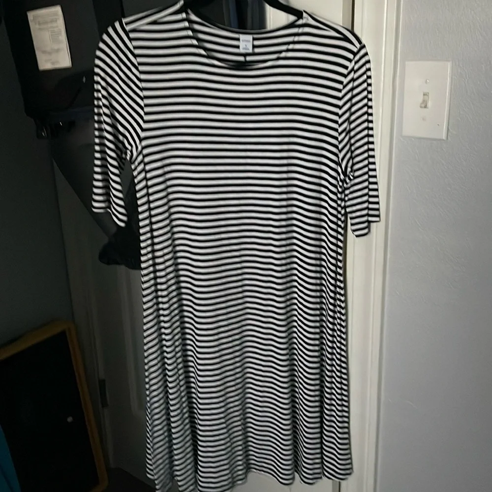 Black and White Dress - Picture 1 of 3